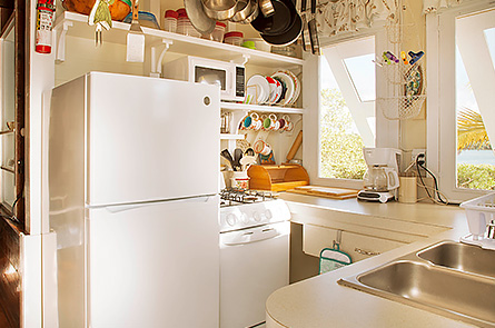 The Harbour Cottage galley-style kitchen has been newly renovated to include new stove, new refrigerator and build-ins. Like all our kitchens, it is fully equipped for preparing full meals to light cooking.